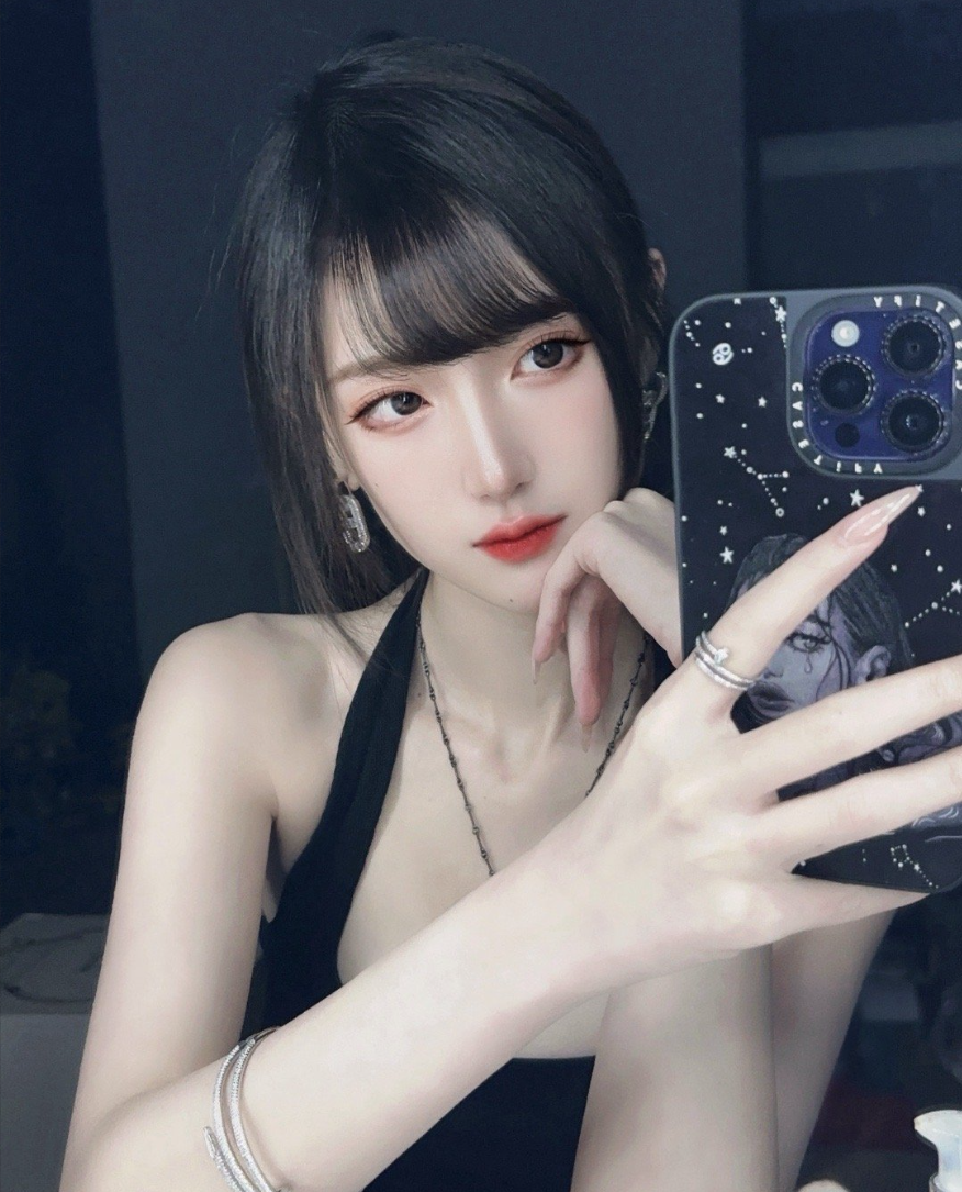 不愧是顶级Coser,腐团儿晒中秋美照,粉丝:这腿比为夫命还长(图2) 不愧是顶级Coser,腐团儿晒中秋美照,粉丝:这腿比为夫命还长(图2)