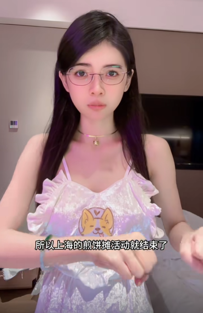 狗头萝莉不卖煎饼了?刚做完置业顾问卖房,又跑到5A温泉当导游(图4) 狗头萝莉不卖煎饼了?刚做完置业顾问卖房,又跑到5A温泉当导游(图4)