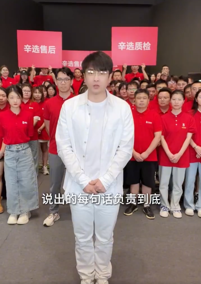 辛巴宣布:明晚1亿现金赔付消费者!平荣爆改17岁发作品提车?(图3) 辛巴宣布:明晚1亿现金赔付消费者!平荣爆改17岁发作品提车?(图3)