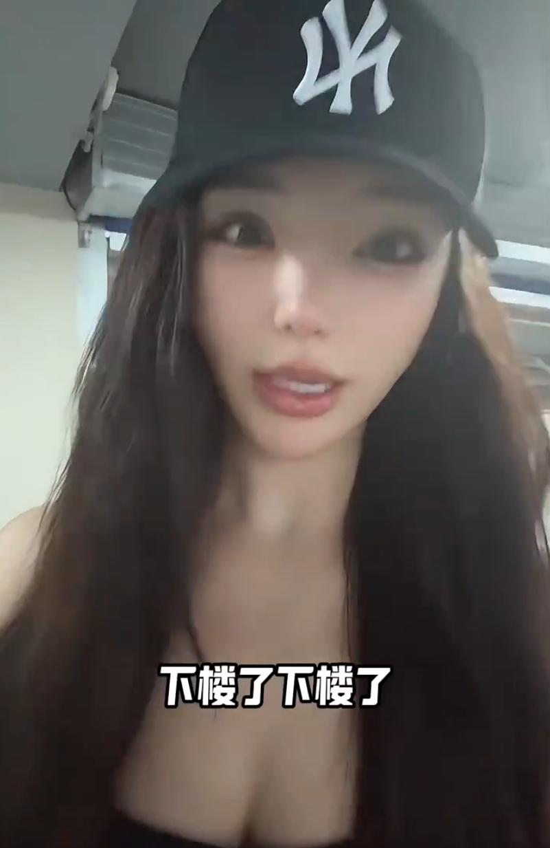 辛巴宣布:明晚1亿现金赔付消费者!平荣爆改17岁发作品提车?(图5) 辛巴宣布:明晚1亿现金赔付消费者!平荣爆改17岁发作品提车?(图5)