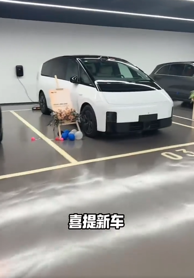 辛巴宣布:明晚1亿现金赔付消费者!平荣爆改17岁发作品提车?(图7) 辛巴宣布:明晚1亿现金赔付消费者!平荣爆改17岁发作品提车?(图7)