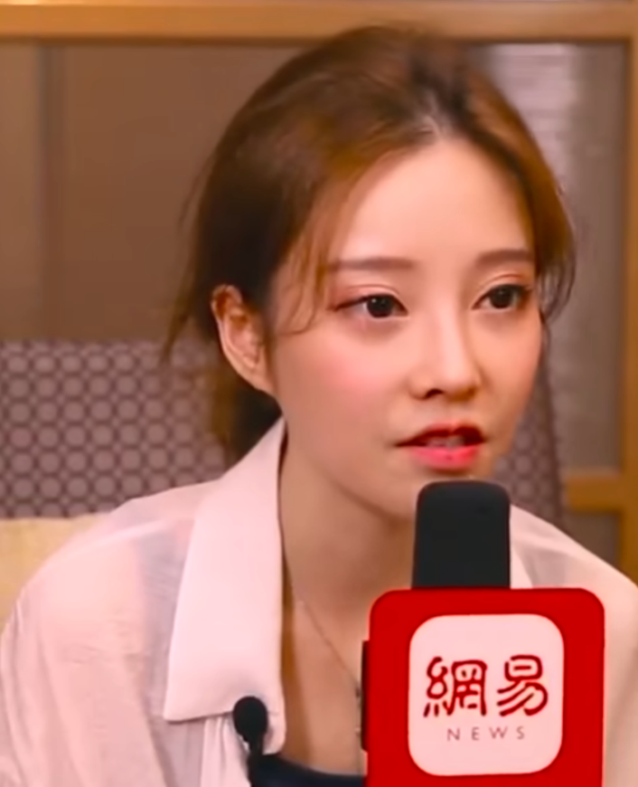 冯提莫大方回应“会计门”,打赏的钱早就退了,其实她也是背锅侠(图5) 冯提莫大方回应“会计门”,打赏的钱早就退了,其实她也是背锅侠(图5)