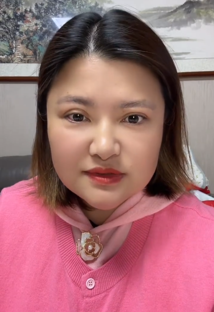 韩安冉妈妈晒出房产证,呼吁停止造谣!杜凤回应姐姐谭淼淼节奏(图1) 韩安冉妈妈晒出房产证,呼吁停止造谣!杜凤回应姐姐谭淼淼节奏(图1)