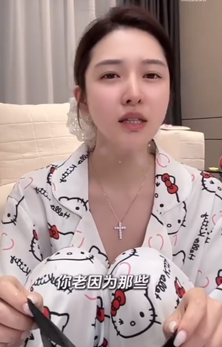 韩安冉妈妈晒出房产证,呼吁停止造谣!杜凤回应姐姐谭淼淼节奏(图5) 韩安冉妈妈晒出房产证,呼吁停止造谣!杜凤回应姐姐谭淼淼节奏(图5)