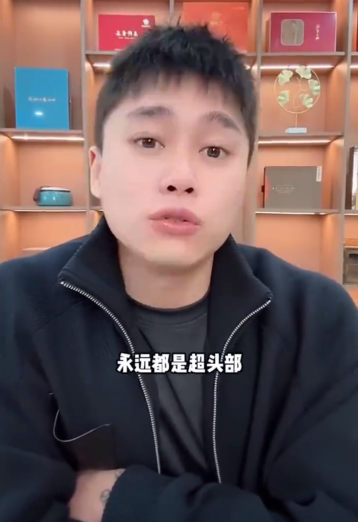 元宝谈驴家班水深不深?刘二狗道破网红宿命:要么过气,要么封杀(图3) 元宝谈驴家班水深不深?刘二狗道破网红宿命:要么过气,要么封杀(图3)