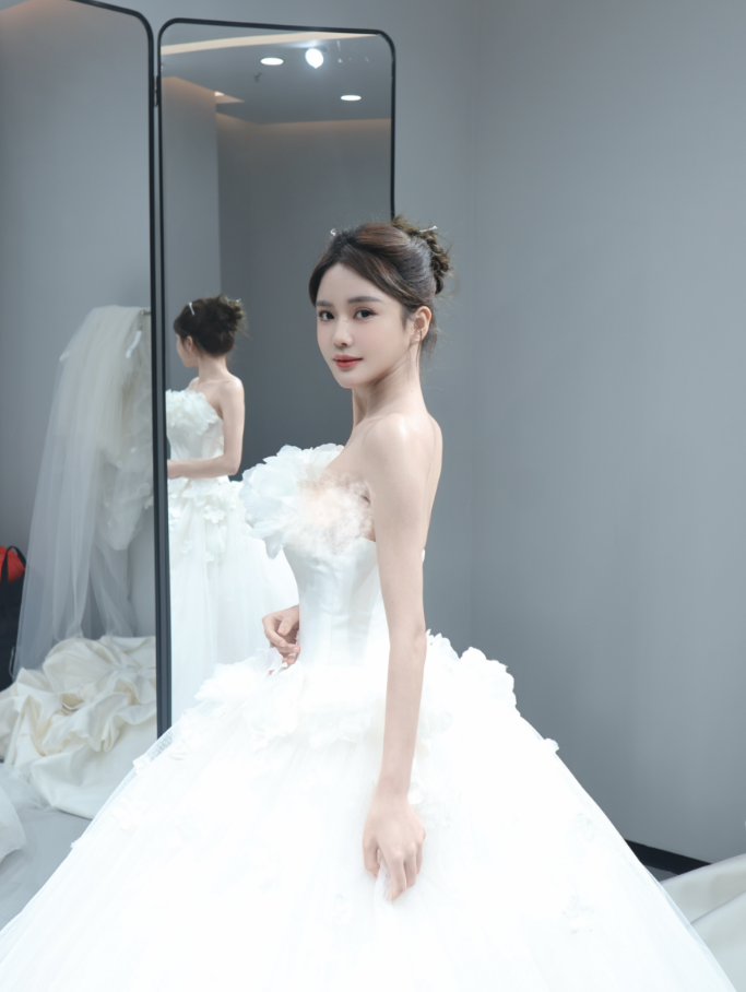 女主播“车祸”真相曝光,竟是短剧拍摄现场,YY短剧征集计划启动(图4) 女主播“车祸”真相曝光,竟是短剧拍摄现场,YY短剧征集计划启动(图4)