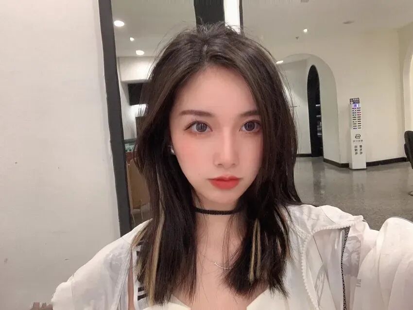 不许叫“老师”!前斗鱼女主播妆容火出圈,新造型酷似岛国女明星(图2) 不许叫“老师”!前斗鱼女主播妆容火出圈,新造型酷似岛国女明星(图2)