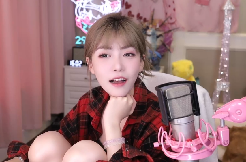 被粉丝嘲讽身材不行,女团出身的周淑怡不服,曾说陪大哥百万起步(图4) 被粉丝嘲讽身材不行,女团出身的周淑怡不服,曾说陪大哥百万起步(图4)