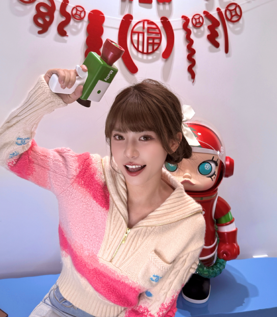 周淑怡跳槽后人气暴跌,怒怼观众:怎么不让你老木擦边去!(图1) 周淑怡跳槽后人气暴跌,怒怼观众:怎么不让你老木擦边去!(图1)