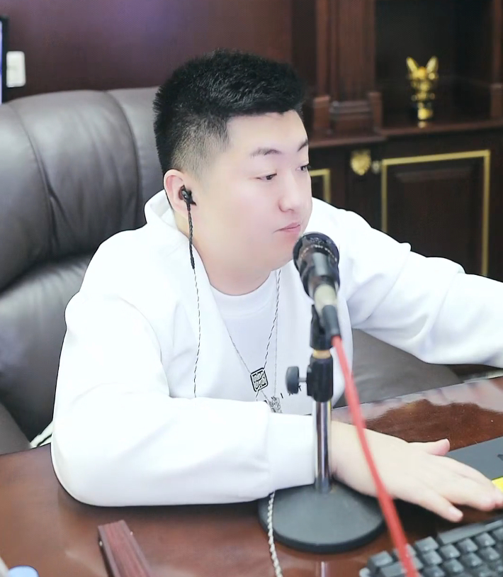 天佑喊话前任陈静莹:有事私下说!官司慢慢打,小洲话社正式分手(图3) 天佑喊话前任陈静莹:有事私下说!官司慢慢打,小洲话社正式分手(图3)