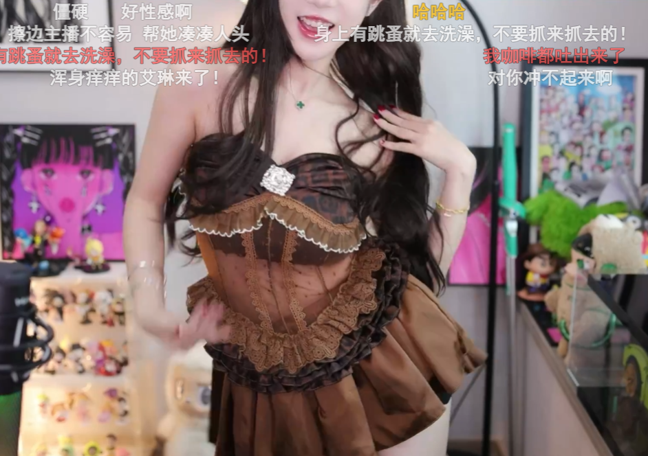 女主播搞“擦边”翻车,实力不够就别硬撑,粉丝:超管都懒得警告(图2) 女主播搞“擦边”翻车,实力不够就别硬撑,粉丝:超管都懒得警告(图2)
