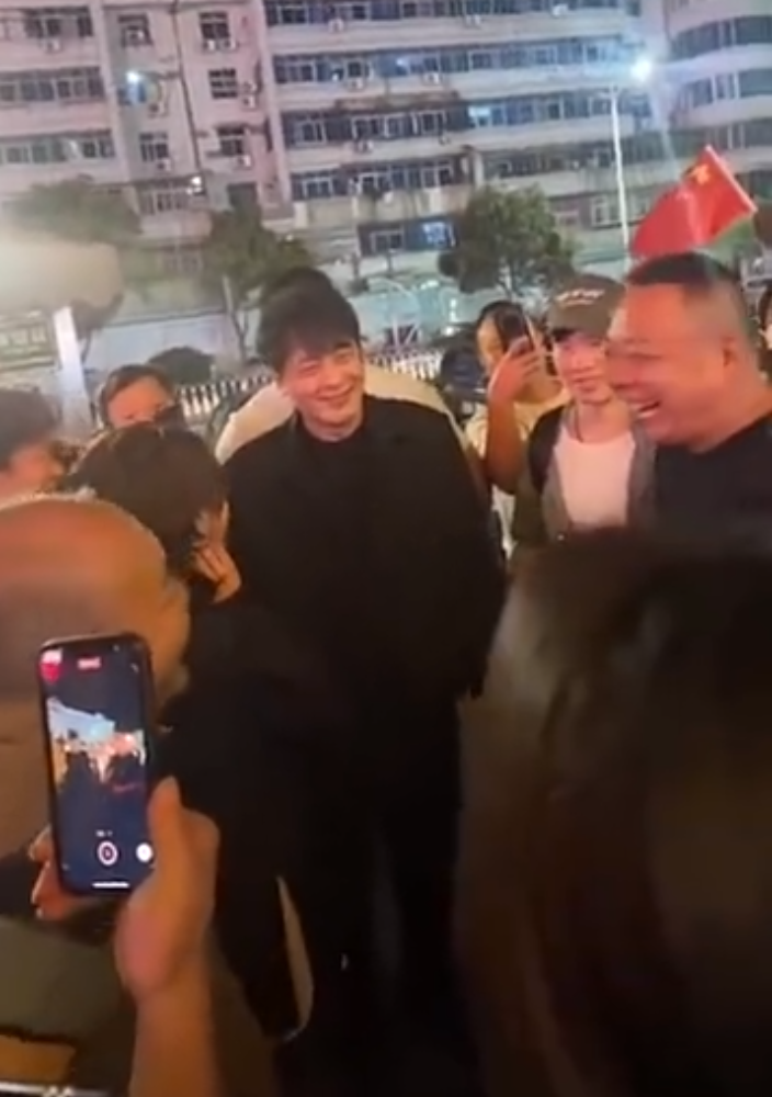 辛巴造访胖东来,是噱头还是真开超市?东北雨姐称先行全额退款(图4) 辛巴造访胖东来,是噱头还是真开超市?东北雨姐称先行全额退款(图4)