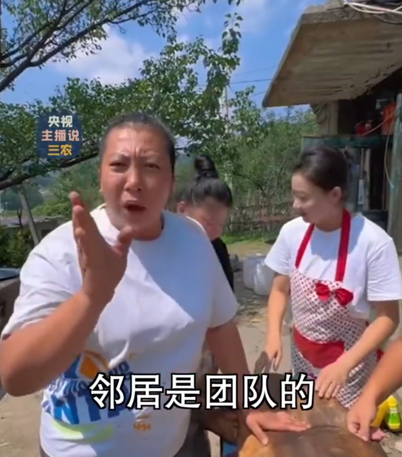 全都是摆拍,东北雨姐上央视20分钟!大美辟谣满背文身花8万?(图3) 全都是摆拍,东北雨姐上央视20分钟!大美辟谣满背文身花8万?(图3)