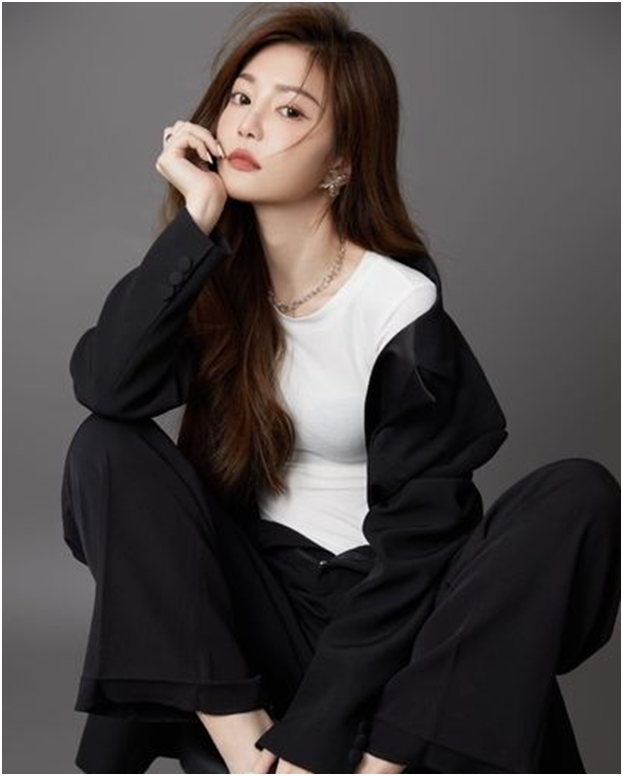 YY给文儿续约费“8000万”?如果不是签约睿廷,微凉可能已退网(图5) YY给文儿续约费“8000万”?如果不是签约睿廷,微凉可能已退网(图5)