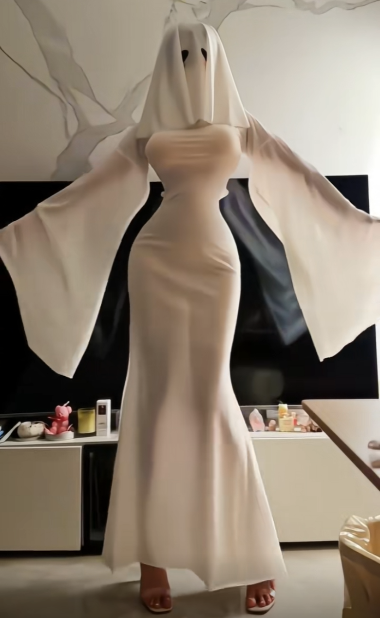看的不是脸而是身材,“幽灵娘”cos爆火出圈,美女网红名利双收(图7) 看的不是脸而是身材,“幽灵娘”cos爆火出圈,美女网红名利双收(图7)