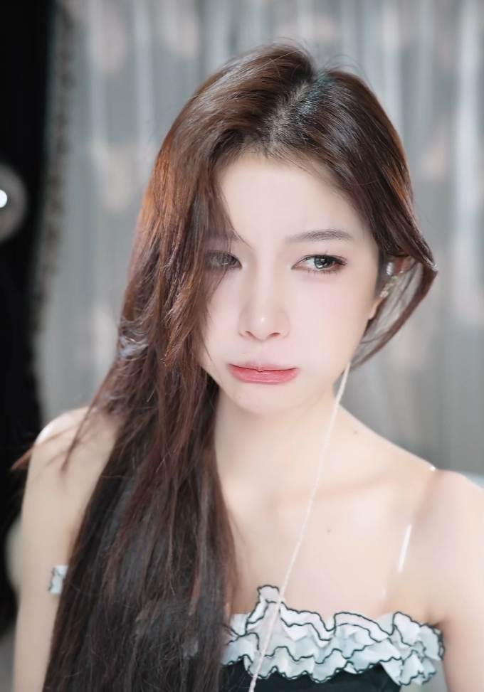 从豪刷百万到嘉年华牵手?美女主播自曝悔恨史,因太贪错失神豪(图2) 从豪刷百万到嘉年华牵手?美女主播自曝悔恨史,因太贪错失神豪(图2)
