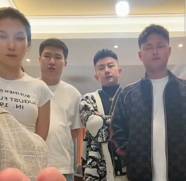 仙洋回应新女友身份特殊,是律师?方丈表态不会和刘二狗打PK?(图3) 仙洋回应新女友身份特殊,是律师?方丈表态不会和刘二狗打PK?(图3)