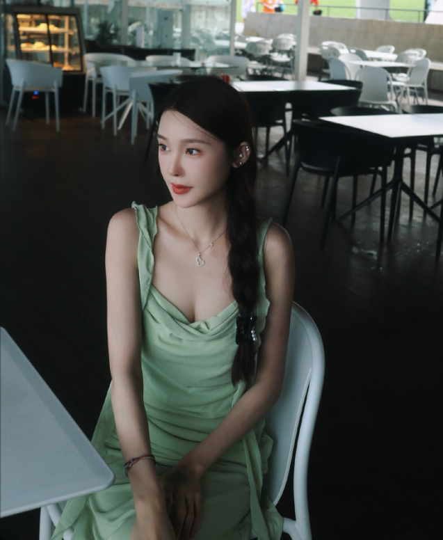 陈静莹半月赚50多万,给儿子挣一年学费?杜子建:大小杨哥很难翻身了!(图4) 陈静莹半月赚50多万,给儿子挣一年学费?杜子建:大小杨哥很难翻身了!(图4)