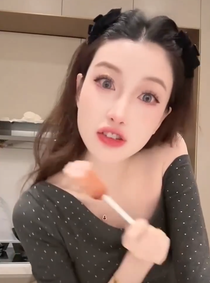 驴家桐桐辟谣:不存咋未婚先孕!祁天道维护辰轩没吃过软饭(图4) 驴家桐桐辟谣:不存咋未婚先孕!祁天道维护辰轩没吃过软饭(图4)