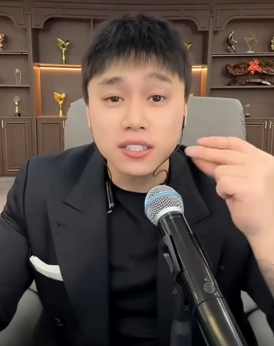 刘二狗放狠话一个响指收拾八卦主播?浩南吐:全网好大哥仙洋?(图2) 刘二狗放狠话一个响指收拾八卦主播?浩南吐:全网好大哥仙洋?(图2)