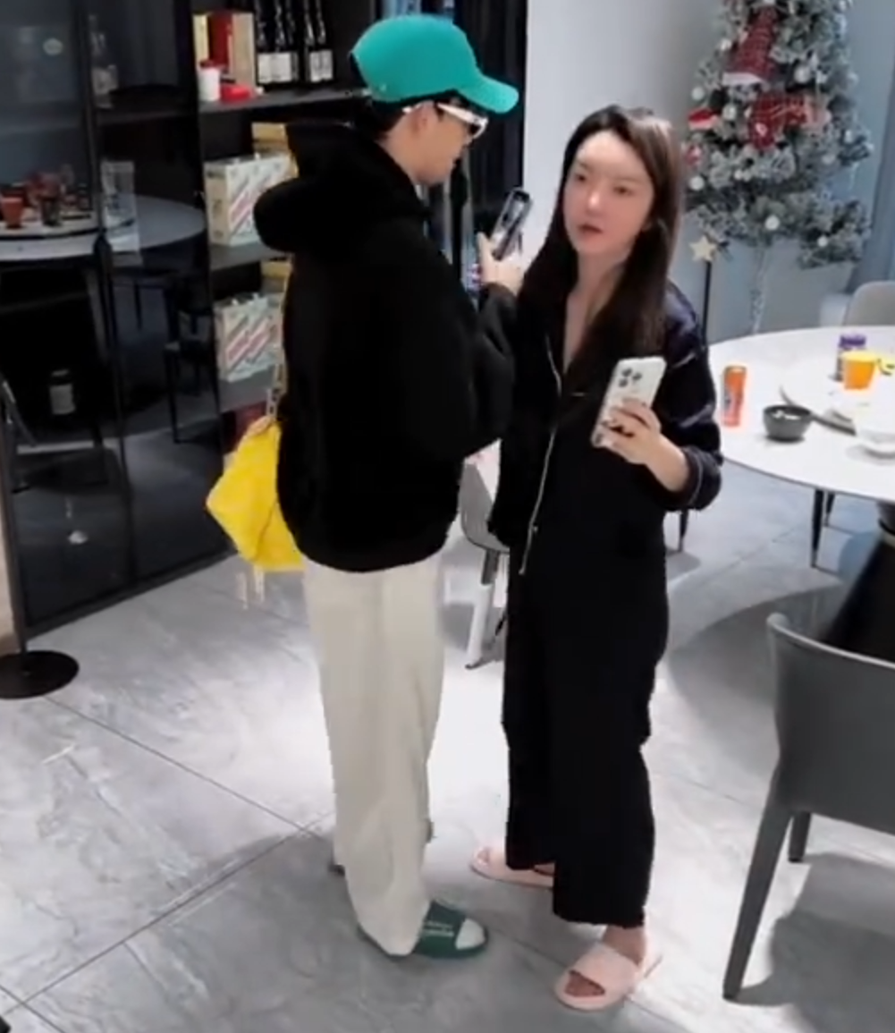 沈曼爆料天佑曾说“孤独终老”不结婚!韩安冉又要离婚?开撕现任老公宋浩然(图2) 沈曼爆料天佑曾说“孤独终老”不结婚!韩安冉又要离婚?开撕现任老公宋浩然(图2)