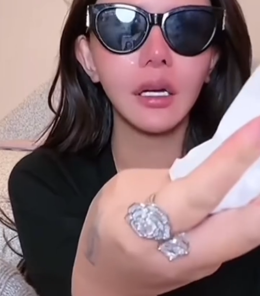 沈曼爆料天佑曾说“孤独终老”不结婚!韩安冉又要离婚?开撕现任老公宋浩然(图5) 沈曼爆料天佑曾说“孤独终老”不结婚!韩安冉又要离婚?开撕现任老公宋浩然(图5)