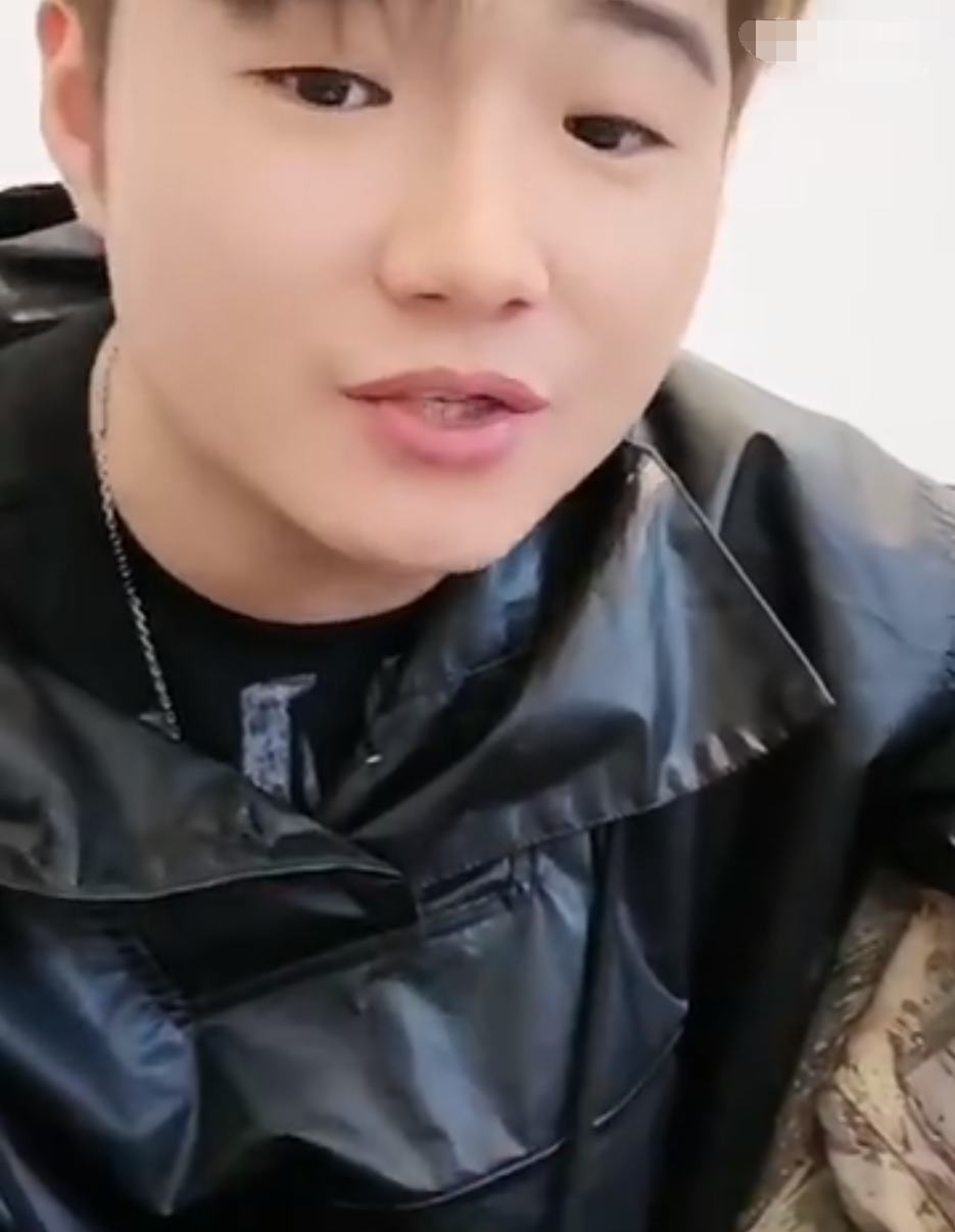 网红李嘉欣:不建议打工做主播!网红白小白否认一年能挣几个亿?(图3) 网红李嘉欣:不建议打工做主播!网红白小白否认一年能挣几个亿?(图3)