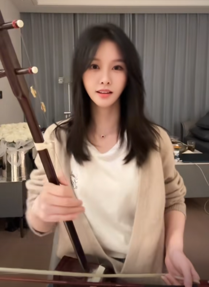 这是真的结婚了?阿冷心情大好更新自拍,颜值大变粉丝“不认识”(图1) 这是真的结婚了?阿冷心情大好更新自拍,颜值大变粉丝“不认识”(图1)