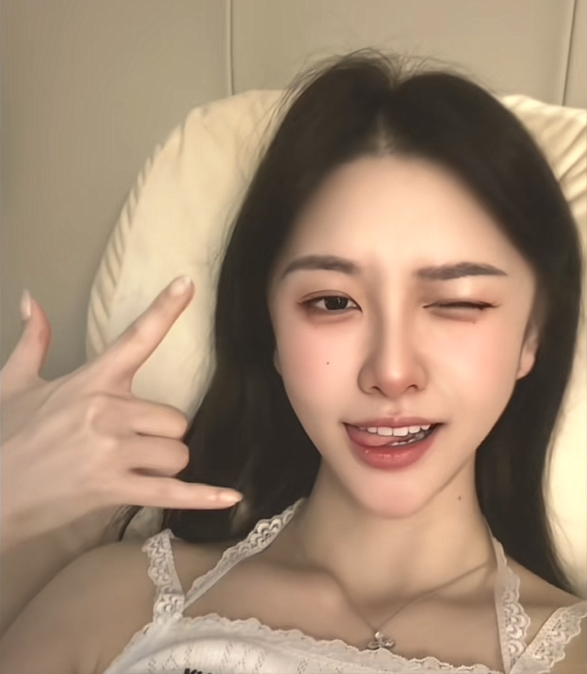 这是真的结婚了?阿冷心情大好更新自拍,颜值大变粉丝“不认识”(图3) 这是真的结婚了?阿冷心情大好更新自拍,颜值大变粉丝“不认识”(图3)