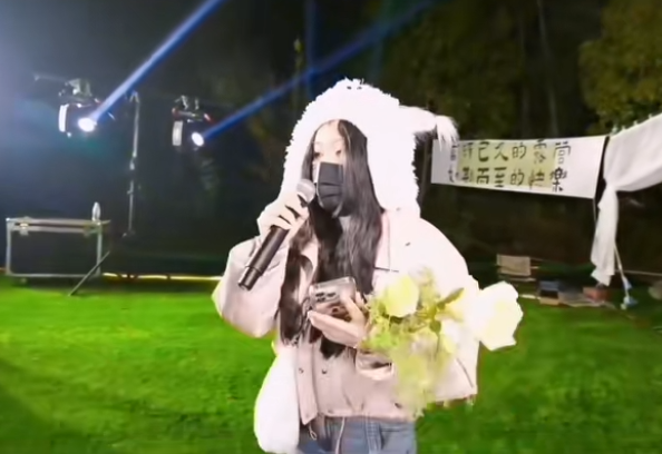 一条小团团杳无音讯,粉丝“黑屏”为她庆祝生日,缺席也收礼2万(图3) 一条小团团杳无音讯,粉丝“黑屏”为她庆祝生日,缺席也收礼2万(图3)