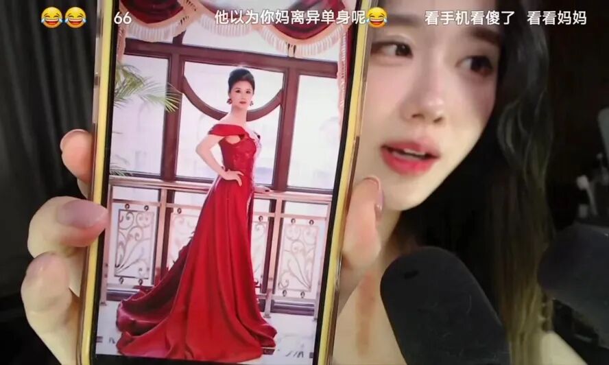 男人都“馋我身子”不结婚,轩子晒妈妈照片,自证颜值遗传非整容(图5) 男人都“馋我身子”不结婚,轩子晒妈妈照片,自证颜值遗传非整容(图5)