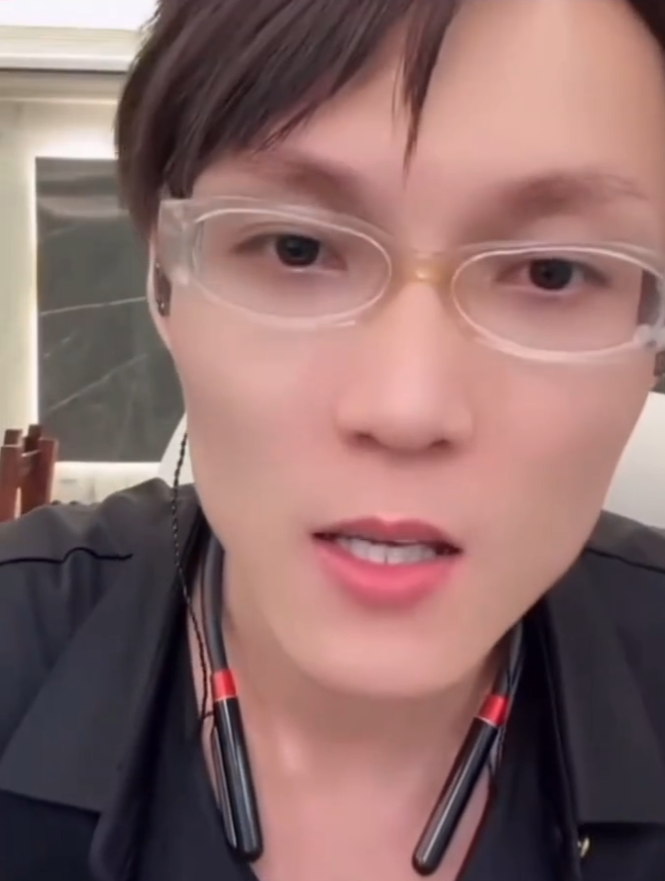 女徒扎心“漂流嫂”,张二嫂破防合同限制!雷少怒怼刘二狗,你小子就叫嚣行(图4) 女徒扎心“漂流嫂”,张二嫂破防合同限制!雷少怒怼刘二狗,你小子就叫嚣行(图4)