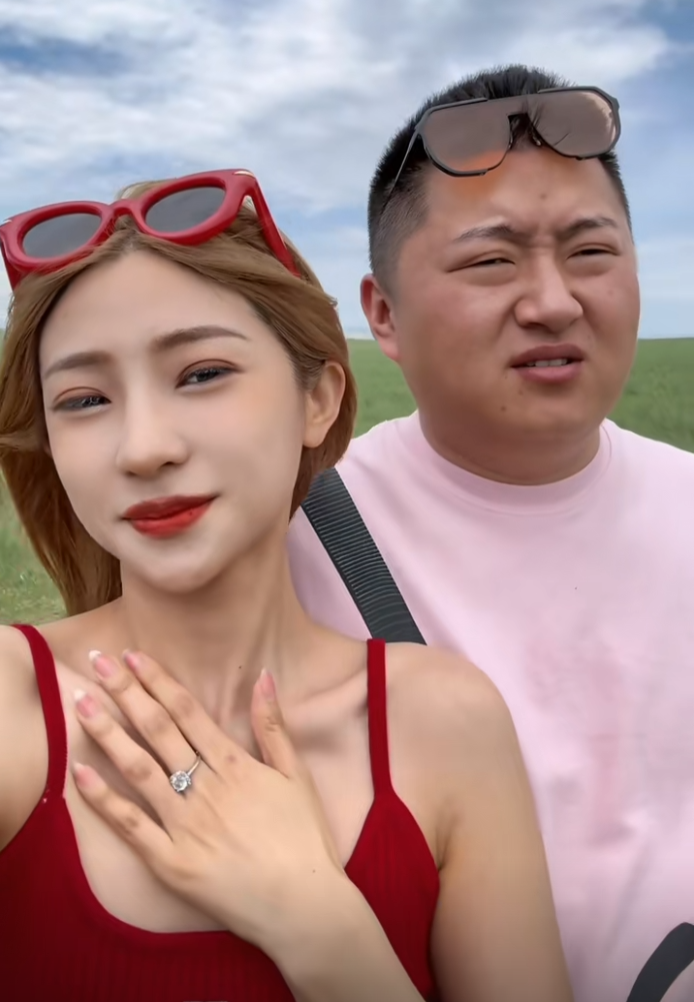 韩安冉讲述怒怼汪静的原因?0哥送小洲媳妇“温暖”50万见面礼?(图5) 韩安冉讲述怒怼汪静的原因?0哥送小洲媳妇“温暖”50万见面礼?(图5)