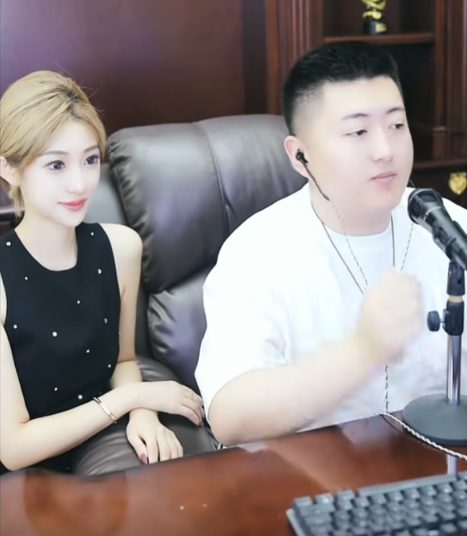 韩安冉讲述怒怼汪静的原因?0哥送小洲媳妇“温暖”50万见面礼?(图7) 韩安冉讲述怒怼汪静的原因?0哥送小洲媳妇“温暖”50万见面礼?(图7)
