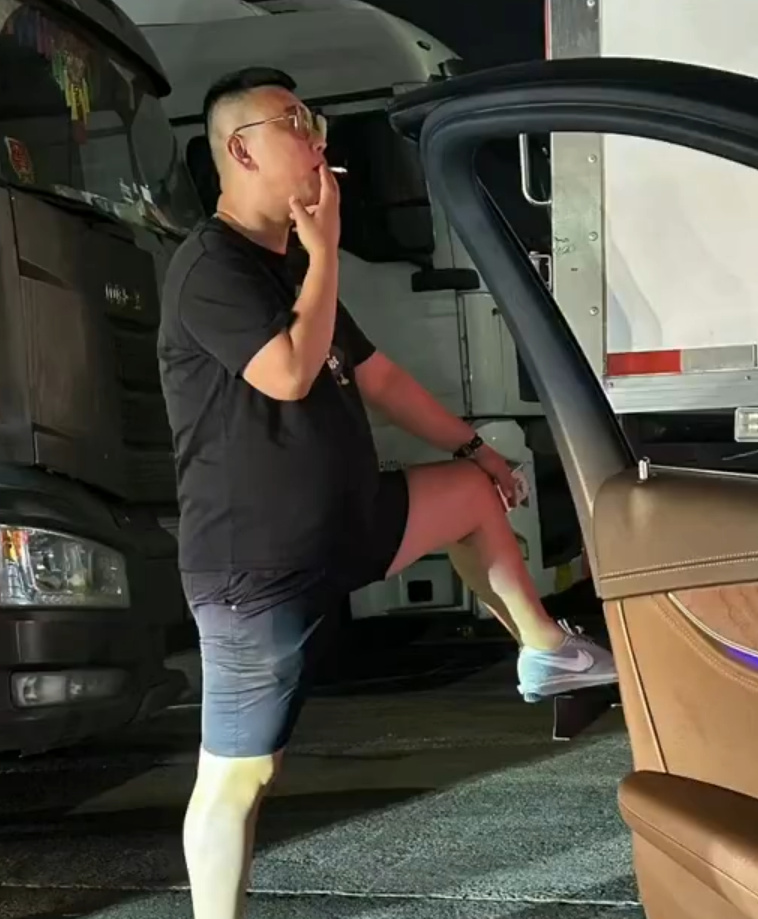 方丈不满仙洋回来就干仗,鞠躬认错不提坚强,天津李四澄清在家休息“没进去”(图5) 方丈不满仙洋回来就干仗,鞠躬认错不提坚强,天津李四澄清在家休息“没进去”(图5)