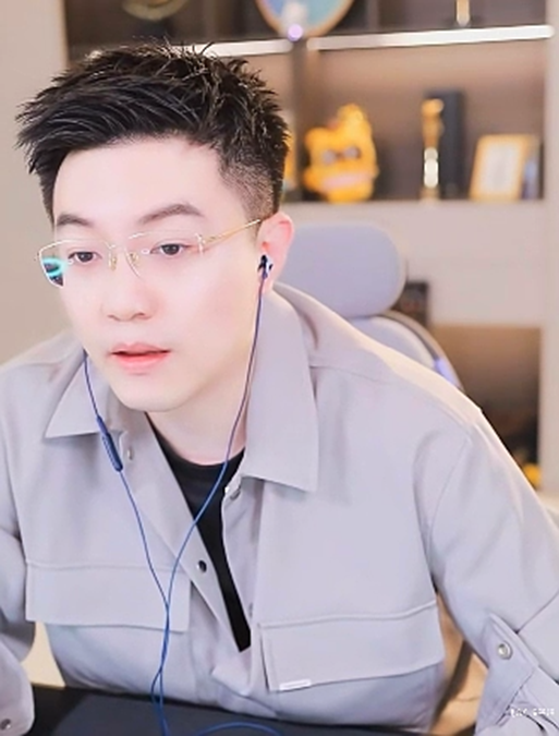 玄律回应:前老板离婚属实?毕加索回归后,7038重新崛起!(图3) 玄律回应:前老板离婚属实?毕加索回归后,7038重新崛起!(图3)