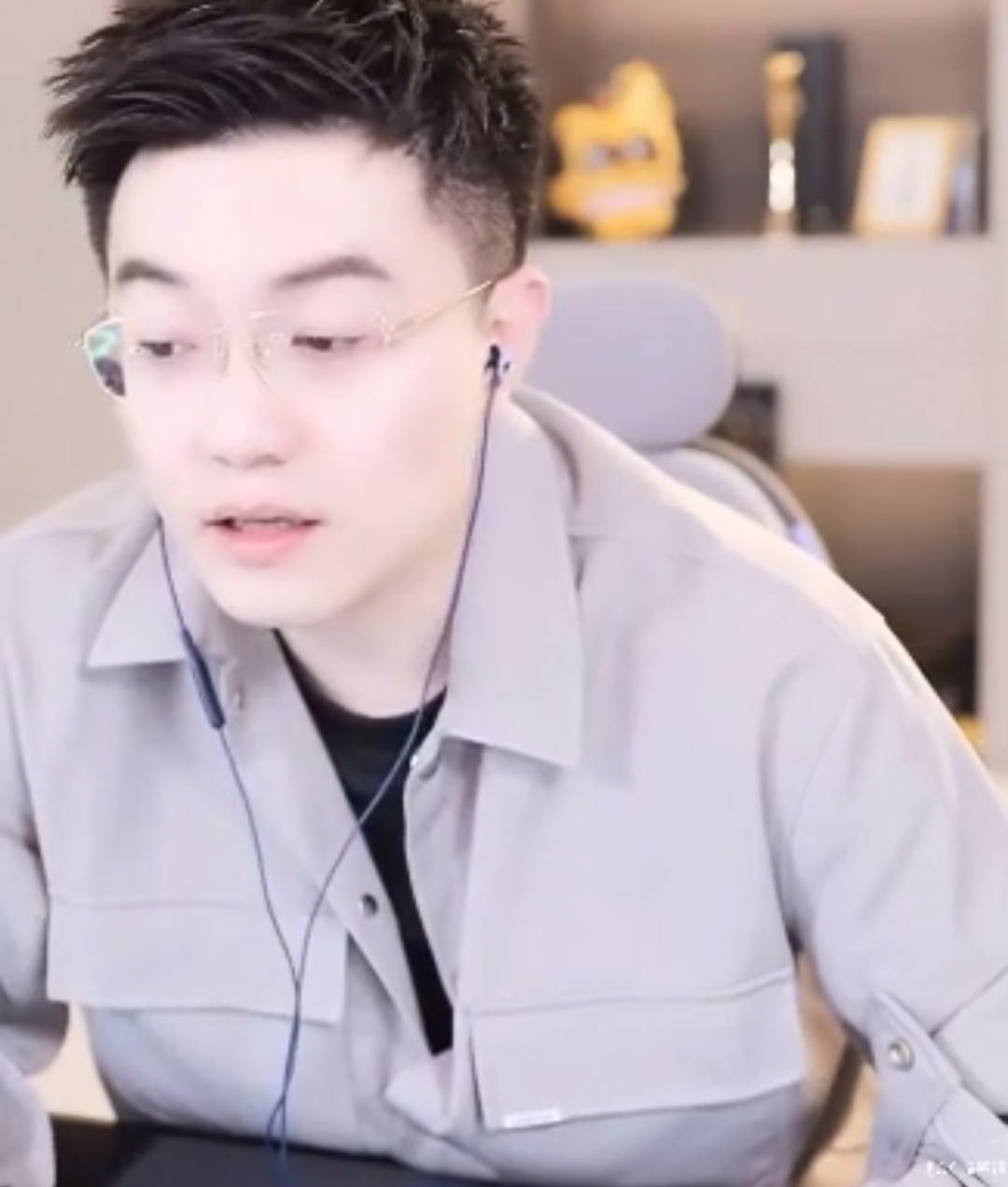 玄律回应:前老板离婚属实?毕加索回归后,7038重新崛起!(图5) 玄律回应:前老板离婚属实?毕加索回归后,7038重新崛起!(图5)