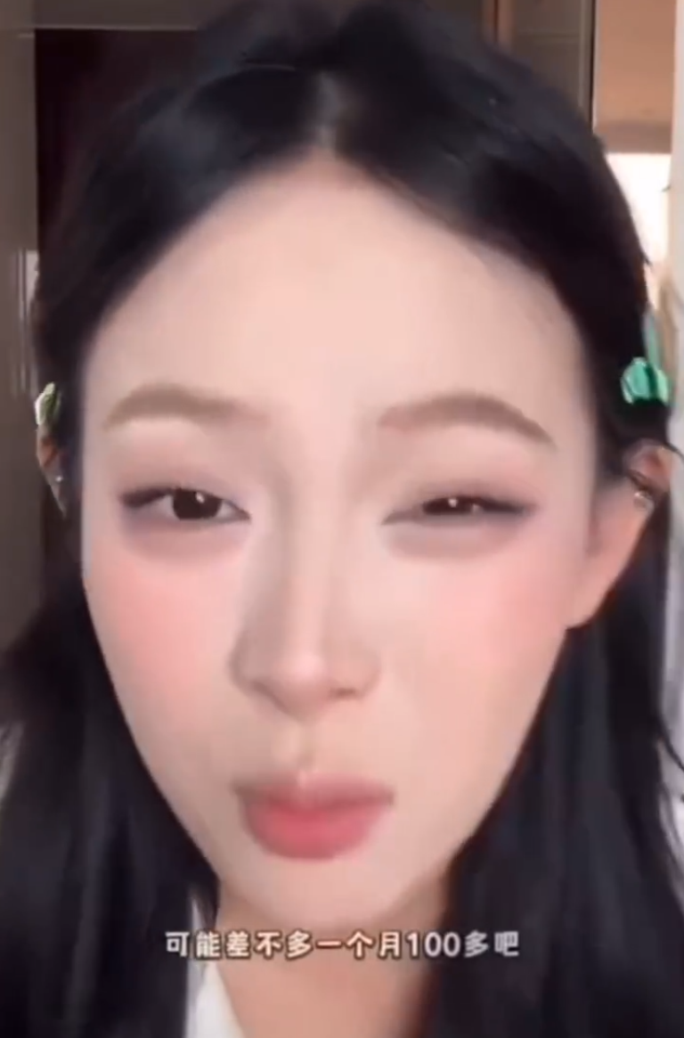 女网红自曝躺赚100万月?方丈与甲亢哥“合体”擦肩而过?(图1) 女网红自曝躺赚100万月?方丈与甲亢哥“合体”擦肩而过?(图1)