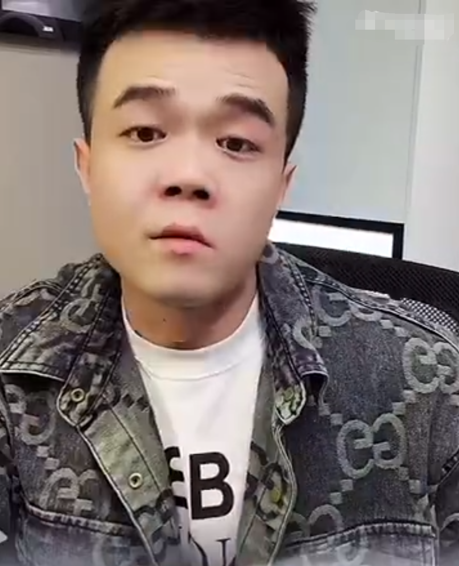 谁有人气跟谁玩,沈曼玩的就是“无间道”?李则则称本来是喜欢男人,被张大猫掰弯!(图1) 谁有人气跟谁玩,沈曼玩的就是“无间道”?李则则称本来是喜欢男人,被张大猫掰弯!(图1)