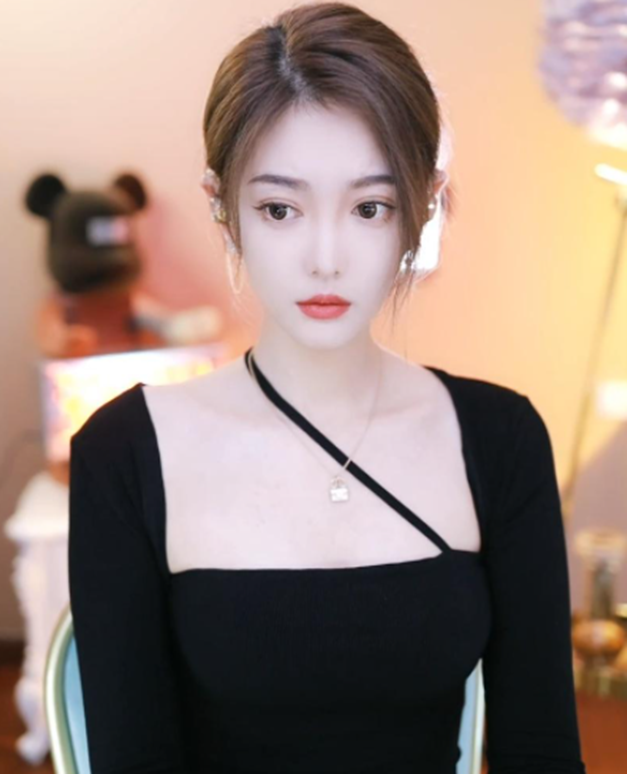 玄律愧对鸽宝,以后会还人情?女神微凉否认“三大平”外号(图3) 玄律愧对鸽宝,以后会还人情?女神微凉否认“三大平”外号(图3)