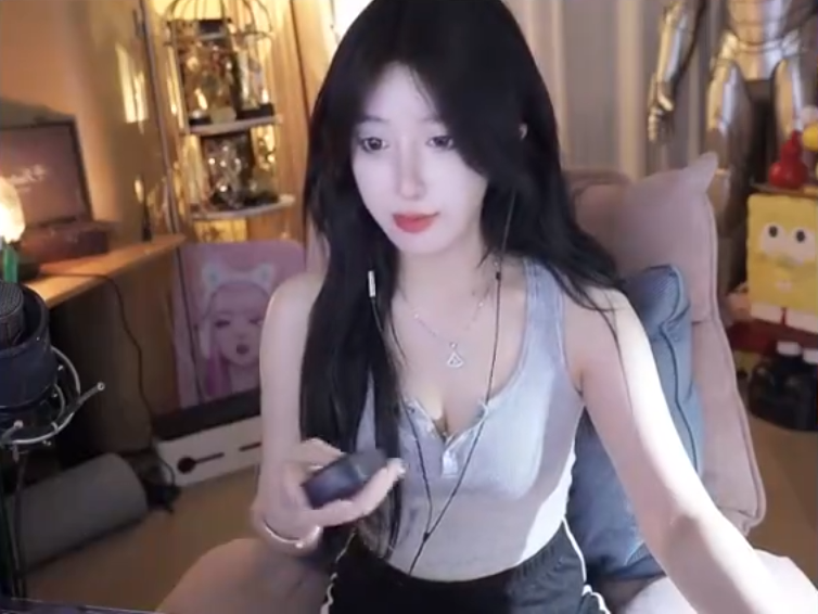 是不是要逼我走?呆妹儿开播就被超管封禁,要推荐周淑怡去某音(图5) 是不是要逼我走?呆妹儿开播就被超管封禁,要推荐周淑怡去某音(图5)