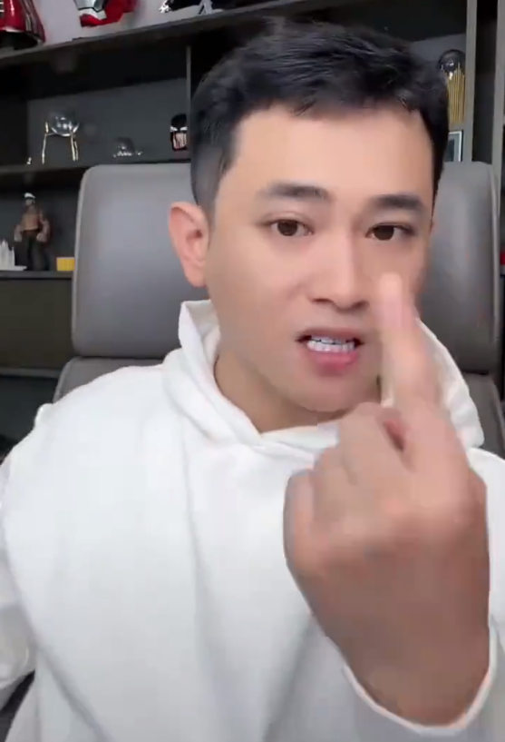 吴迪回应不存在刷单,没上过新闻,骡子谈恩师二驴回归,等信吧(图3) 吴迪回应不存在刷单,没上过新闻,骡子谈恩师二驴回归,等信吧(图3)
