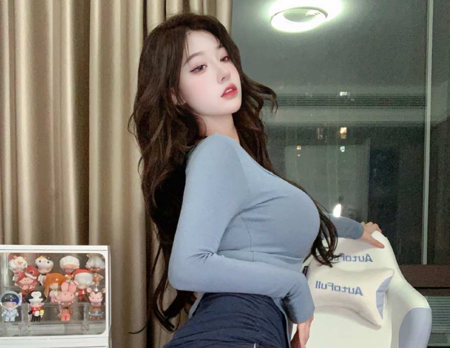 女网红否认是福利姬,不要再说买到我的写真了,那是年少无知拍的(图5) 女网红否认是福利姬,不要再说买到我的写真了,那是年少无知拍的(图5)