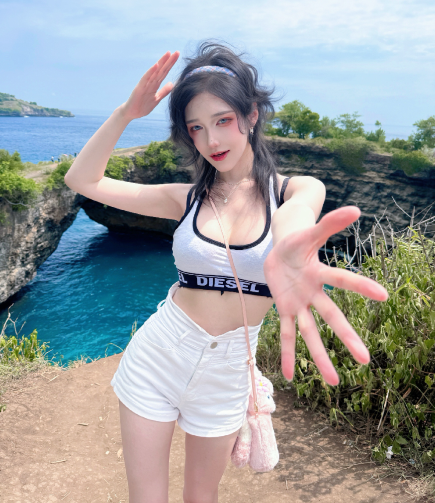 身材好就露出来?美女Coser被公司逼着擦边?发布17分钟视频道歉(图11) 身材好就露出来?美女Coser被公司逼着擦边?发布17分钟视频道歉(图11)