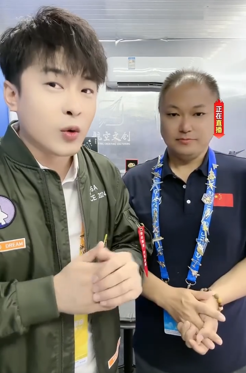 辛巴受邀直播中国航展,太土了,仙洋让小美御姐学小伊伊衣品穿搭(图1) 辛巴受邀直播中国航展,太土了,仙洋让小美御姐学小伊伊衣品穿搭(图1)