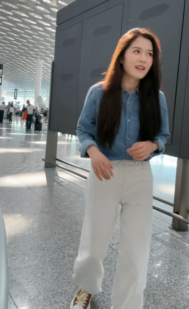 辛巴受邀直播中国航展,太土了,仙洋让小美御姐学小伊伊衣品穿搭(图7) 辛巴受邀直播中国航展,太土了,仙洋让小美御姐学小伊伊衣品穿搭(图7)
