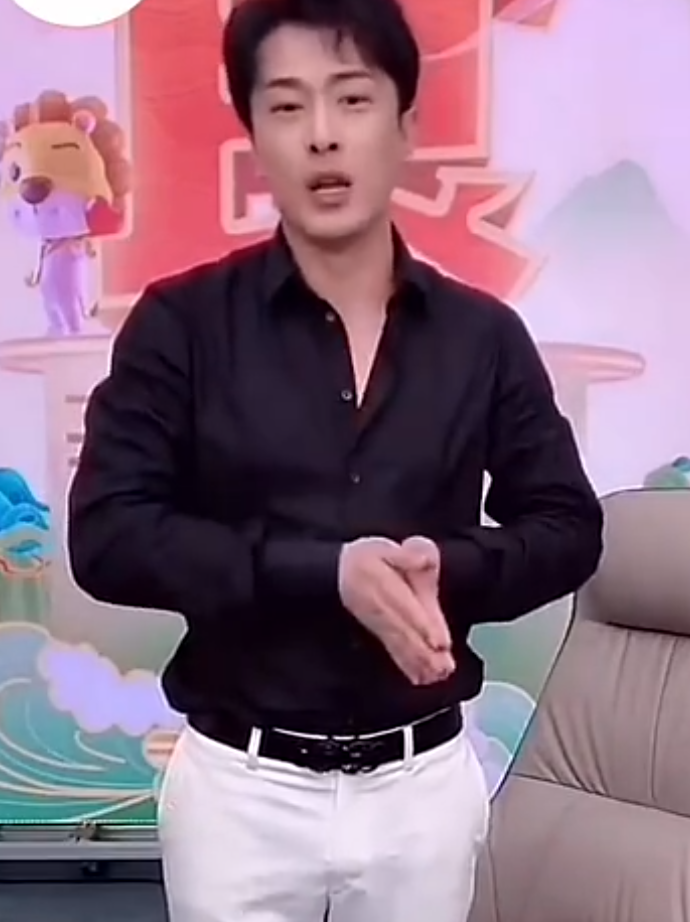 辛巴感谢二驴:江湖是“讲讲辛巴”!韩安冉质问网友:讨厌我哪一点!(图3) 辛巴感谢二驴:江湖是“讲讲辛巴”!韩安冉质问网友:讨厌我哪一点!(图3)
