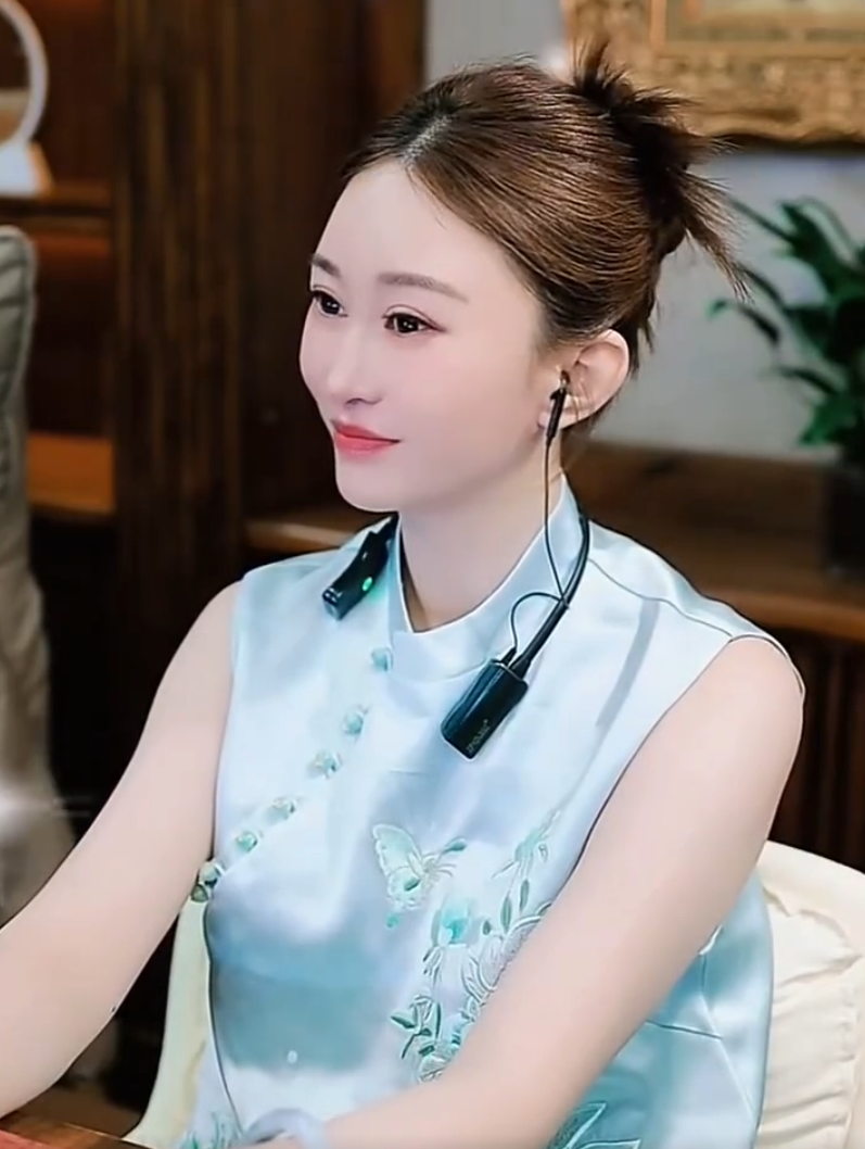 小伊伊直播晒上亿杭州豪宅!王小源讲述与方丈关系隔阂原因(图6) 小伊伊直播晒上亿杭州豪宅!王小源讲述与方丈关系隔阂原因(图6)