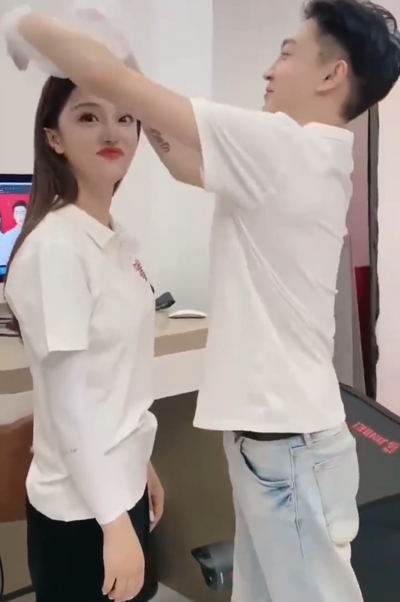 小白龙正式入驻KS，方丈：修天花板的吧？网红娜美封杀老公！3年不让露面(图4)