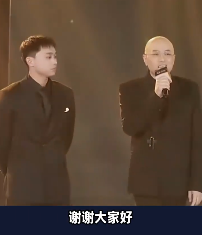 刘二狗十周年,伽柏哥登台发言!宇文泡婉拒刘二狗活动,与818关系敏感(图1) 刘二狗十周年,伽柏哥登台发言!宇文泡婉拒刘二狗活动,与818关系敏感(图1)